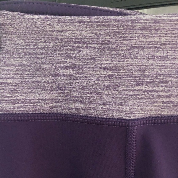 Lululemon Athletics Size 6 Running Crops purple with reflective strips - Picture 9 of 16